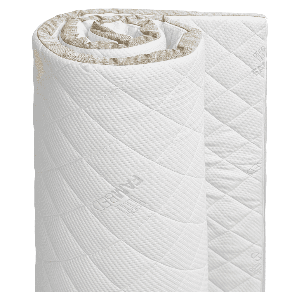 FAMBED topmadras rullet sammen, med quiltet hvidt betræk og beige kantbånd